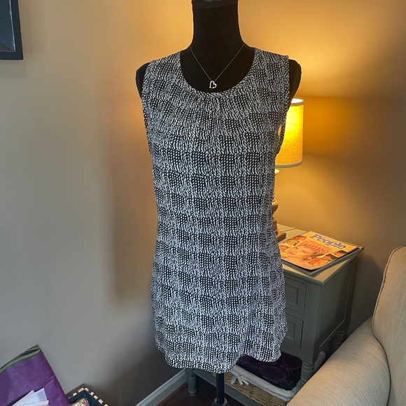 CAbi Tops - Cabi Sleeveless Print Top, sz Lg,  Black/off white